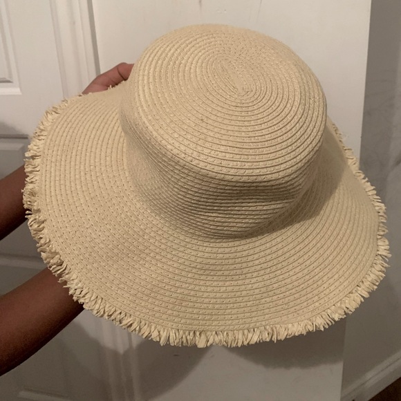 New summer hat - Picture 2 of 3